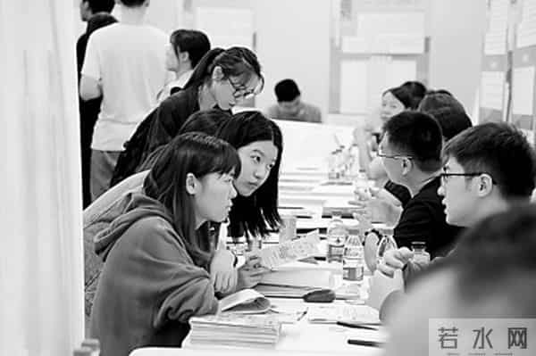 考研、升学、就业，打牌子、充门面、看数据——如何扭转“第一学历”偏好