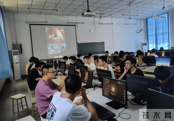 扬帆展舵 奋勇拼搏 - 重庆城市科技学院组织师生同上奥运思政大课