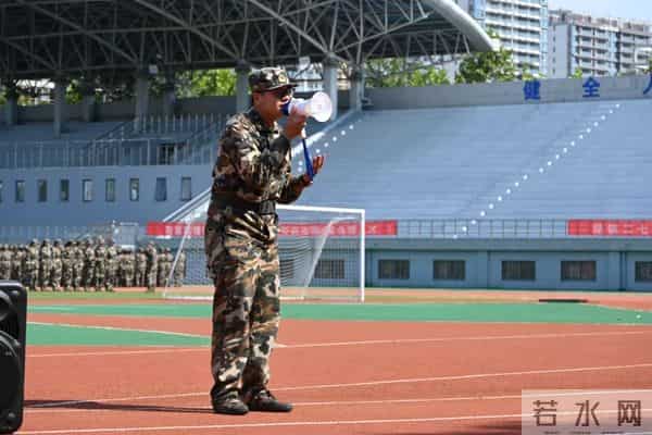 2024校园行 - 中石大学子军训才艺表演尽显青春色彩！