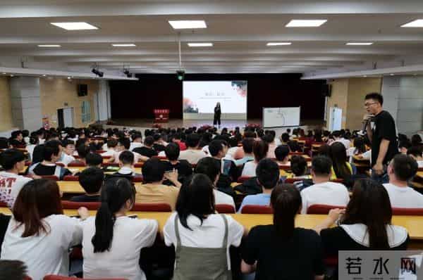 【毕业季】请回答2017 与四年前的自己“隔空对话”——大数据学院、信息工程学院2021届毕业生“你好 拾光”主题年级班会