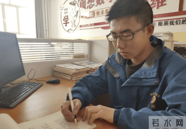 当代大学生就业现状：有困难，但很多人闯出新路子……