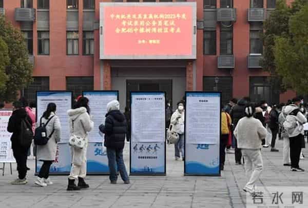 有人半年报考26个岗位 巡考大军：为“上岸”放手一搏是否值得