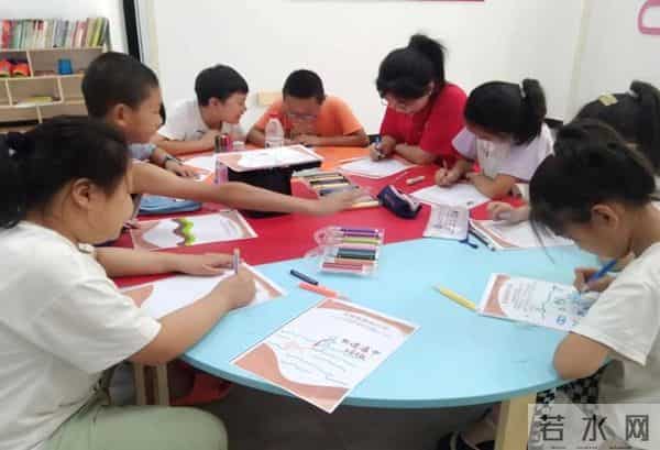 图片4 图为安康市白柳镇“画出我心目中的家园”活动 孙玉杰供图.jpg