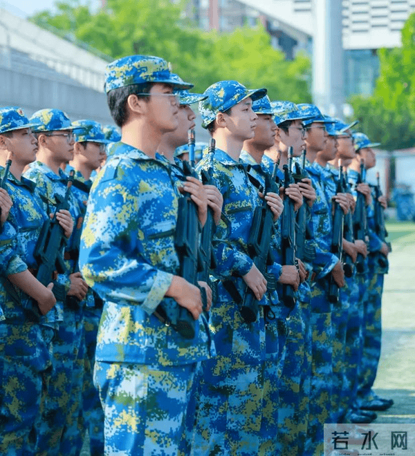 100%的青春滋味！当军训进度条逐渐拉满...