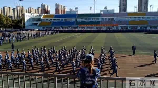 秋冬的心事丨让青春在校园中飞扬，让青春在校园中绽放