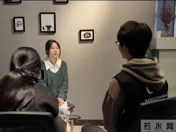 校园“追光者”，点亮记者节的青春火焰！