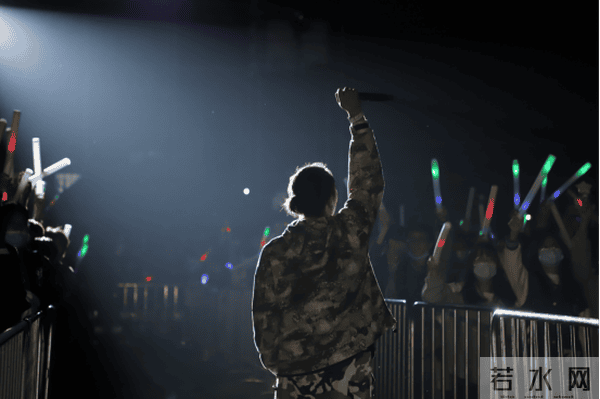 中文Trap第一人L4WUDU空降高校!这个学校的迎新晚会很精彩573.png 中文Trap第一人L4WUDU空降高校!这个学校的迎新晚会很精彩573.png