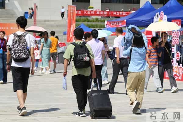 萌新快到碗里来！小萃直击兰州大学迎新现场～