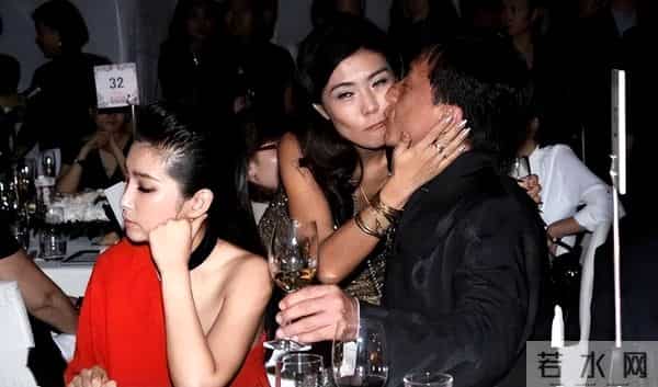 苏芒坐大腿事件