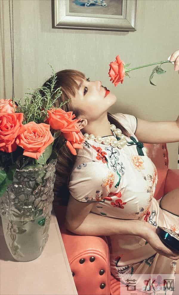 闫凤娇厕所门事件