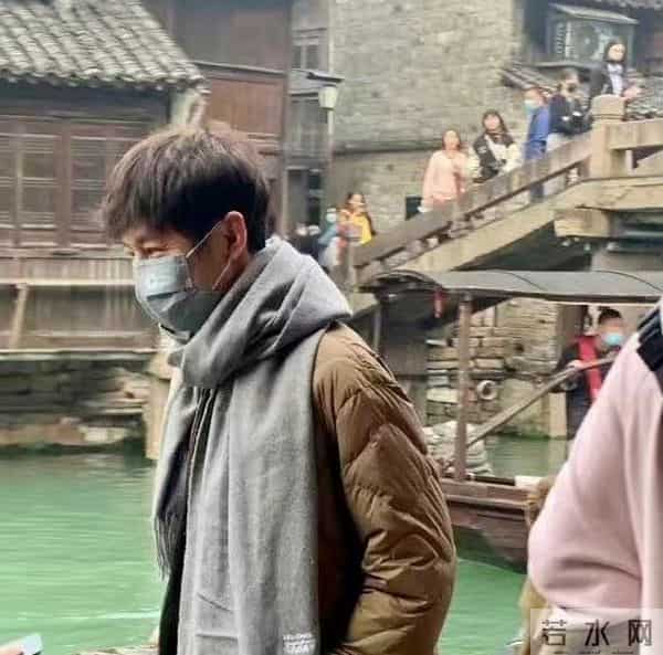 费启鸣辟谣与何炅牵手