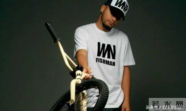 张震岳女友自杀