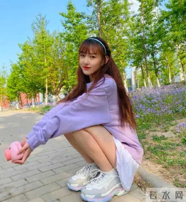 何洛洛盗版事件