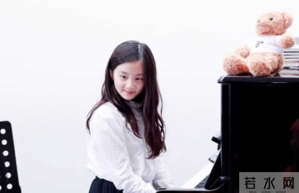 黄磊女儿多多跳楼自杀