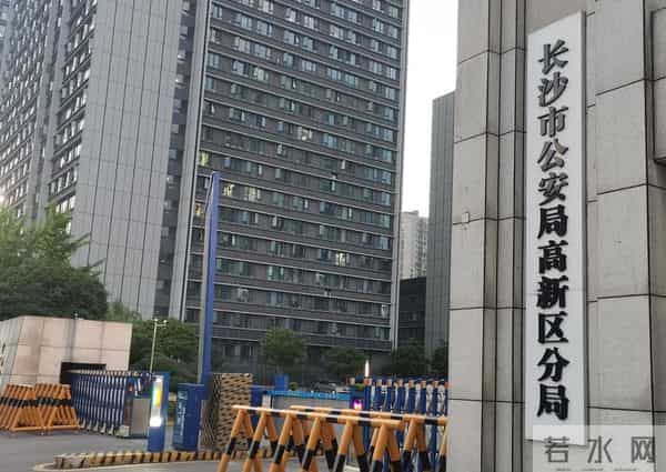 15岁女孩大闹派出所称是长沙老大