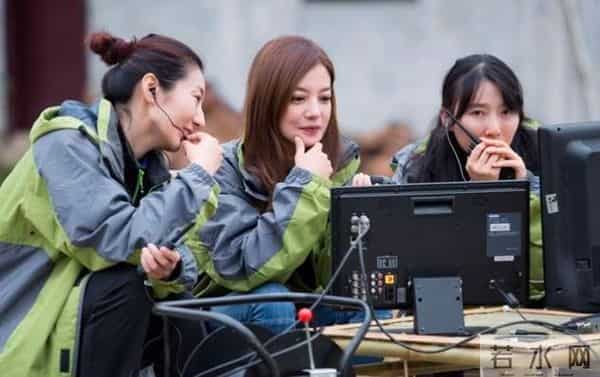 赵薇怎么会蠢到穿军旗装