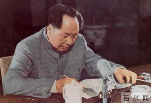 洪晃的父亲是谁