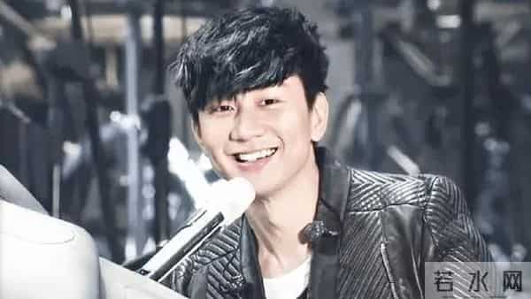 吴亦凡接机潘玮柏