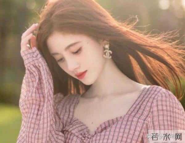 演员沈佳欣照片