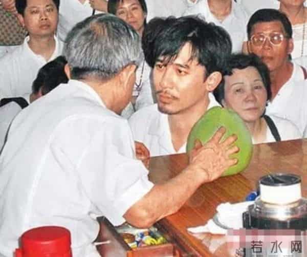 白龙王为什么不见张国荣