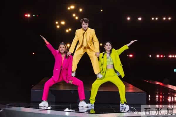 此刻我独领风搔是什么歌