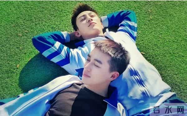 鬓边不是海棠红是男男