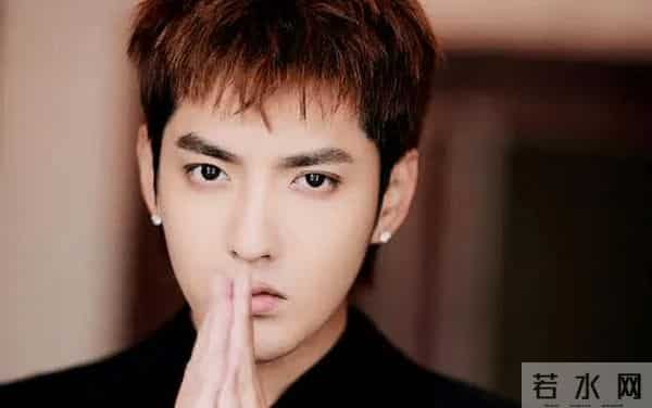 吴亦凡接机潘玮柏