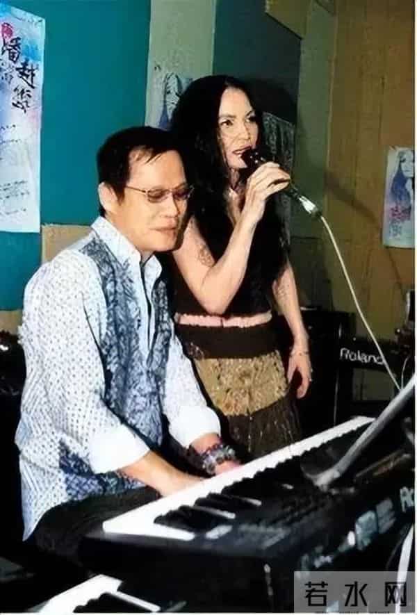 马德钟狼吻事件