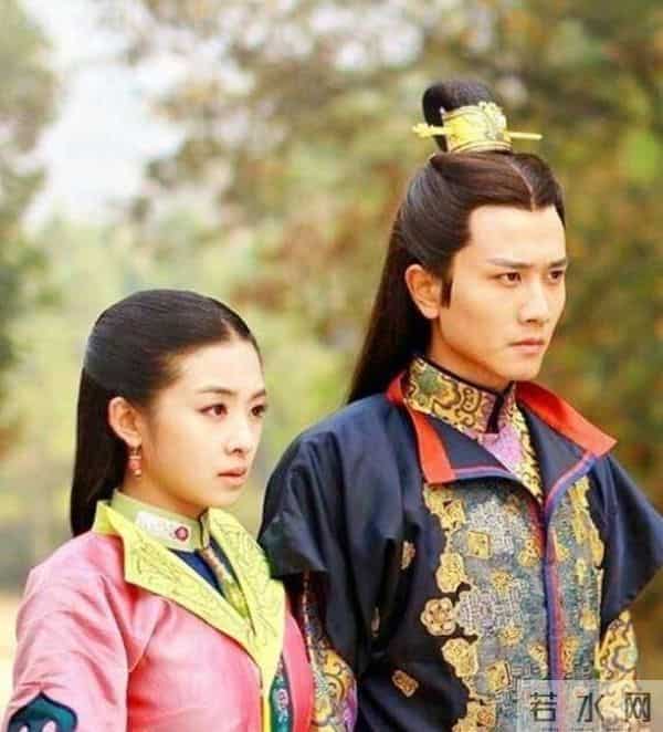 张含韵否认与彭冠英恋情