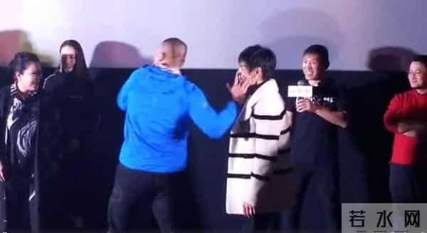 向华强北京挨打