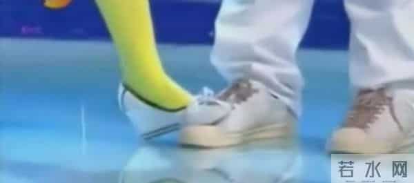 谢娜掐多多脖子