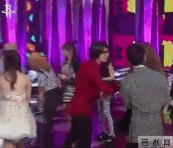 金希澈收养雪莉的猫