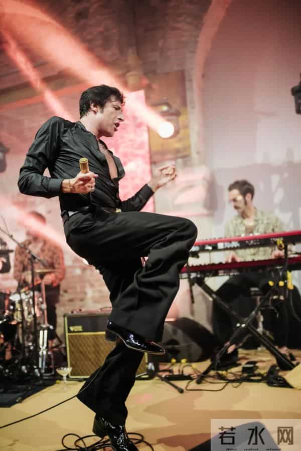 阿曼尼经典店歌