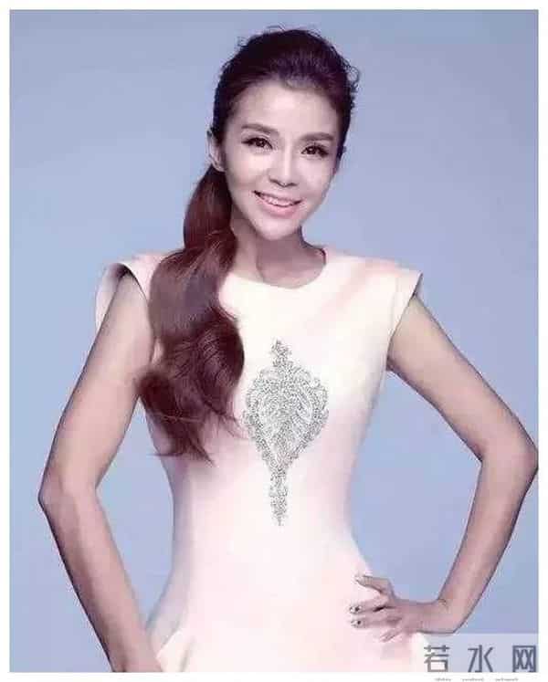 中央电视台主持人李平