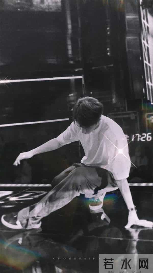 王一博以酒代水