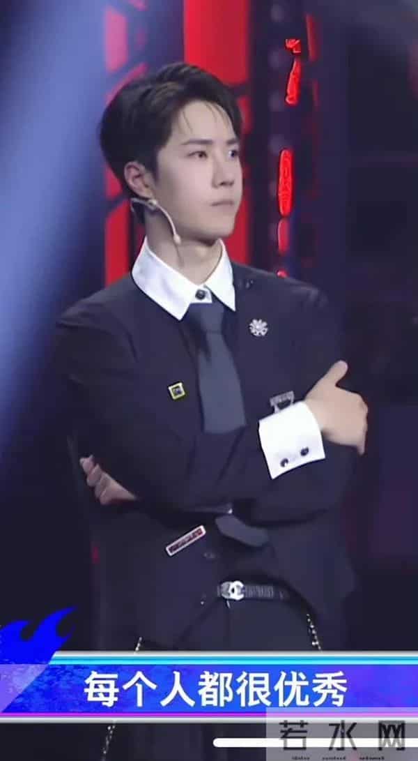 王一博以酒代水