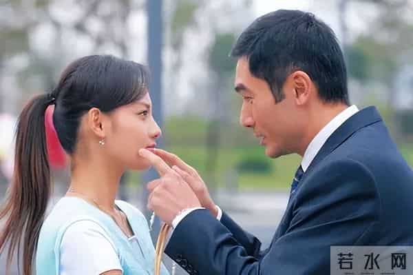 刘一含整容前后