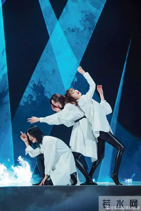 此刻我独领风搔是什么歌