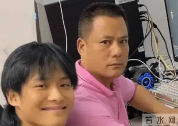 杨爸网上遛鸟的原视频