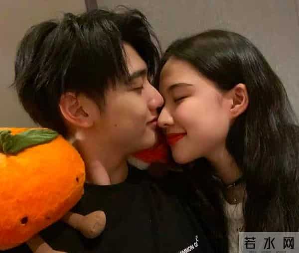 何洛洛盗版事件