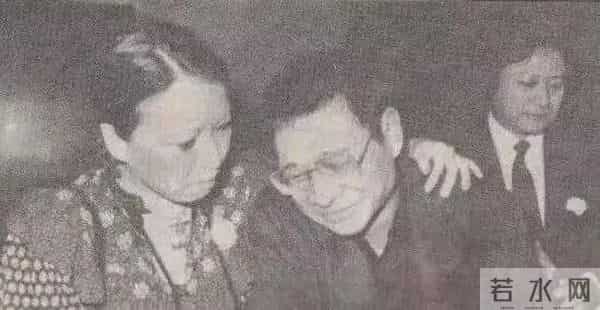 马德钟狼吻事件