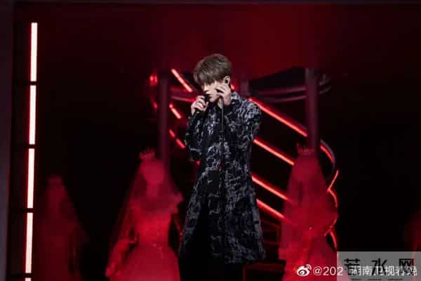 此刻我独领风搔是什么歌