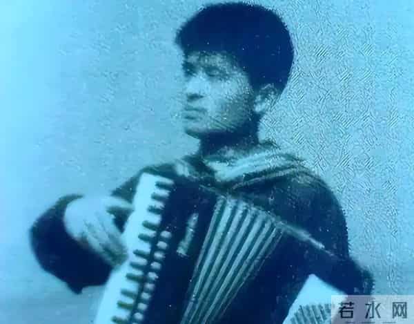 毕福剑是朱军害的