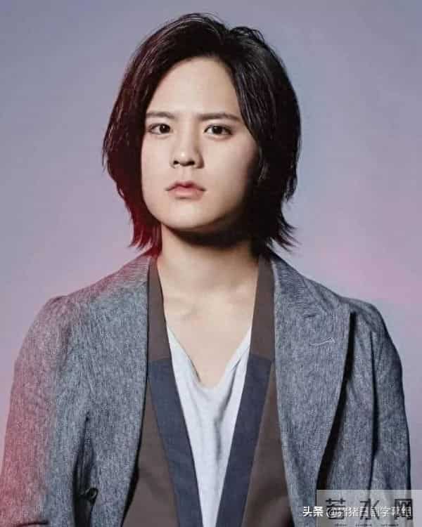 森本龙太郎吸烟