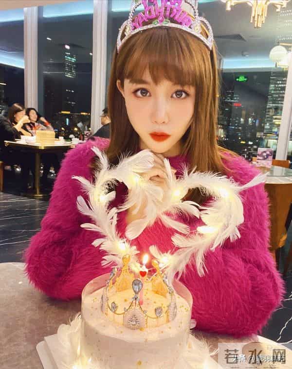 闫凤娇厕所门事件