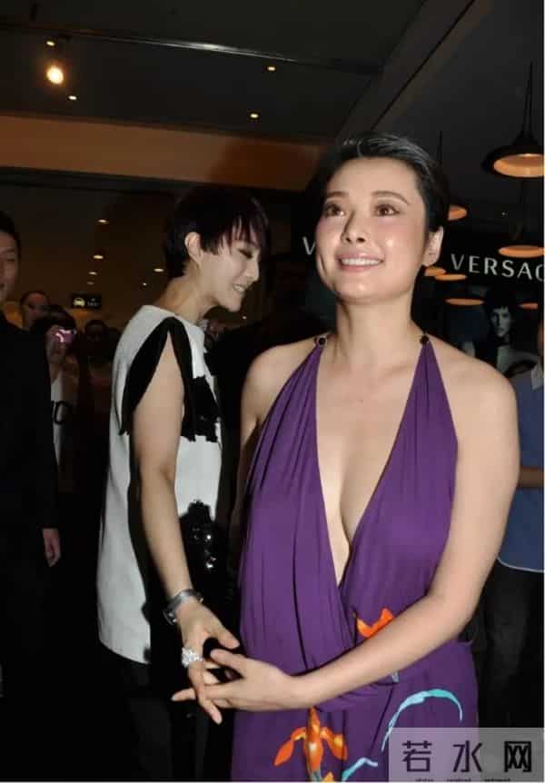 袁立图片一件都没有穿