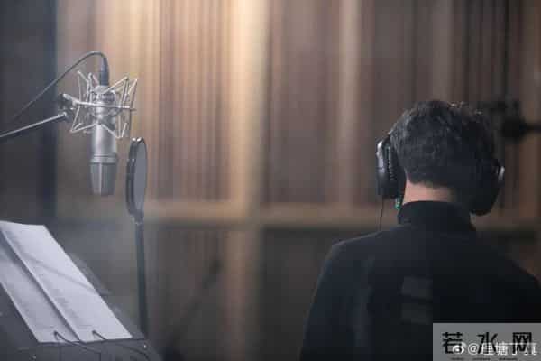 此刻我独领风搔是什么歌