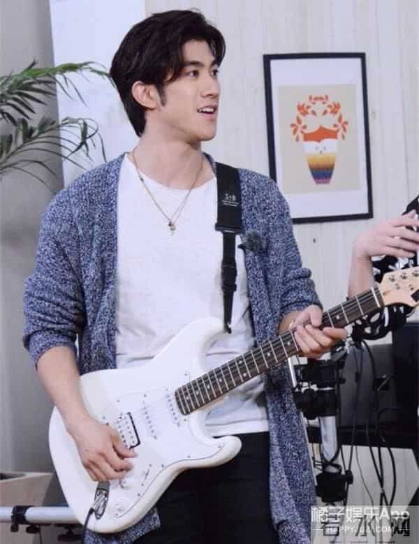 exo鹿晗世勋接吻