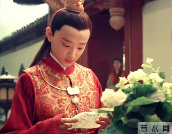 于小彤刘美含接吻