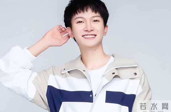 郭沁为什么坐在椅子上